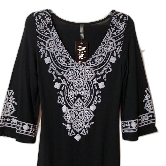 NWT!!! Womens Boutique Dress Size 4 Scoop V-Neck Black with Silver Blue Design - Picture 2 of 8